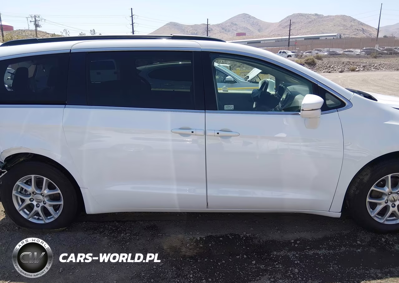 2022 Chrysler Pacifica Touring L VIN:2C4RC1BG2NR215441 - 13