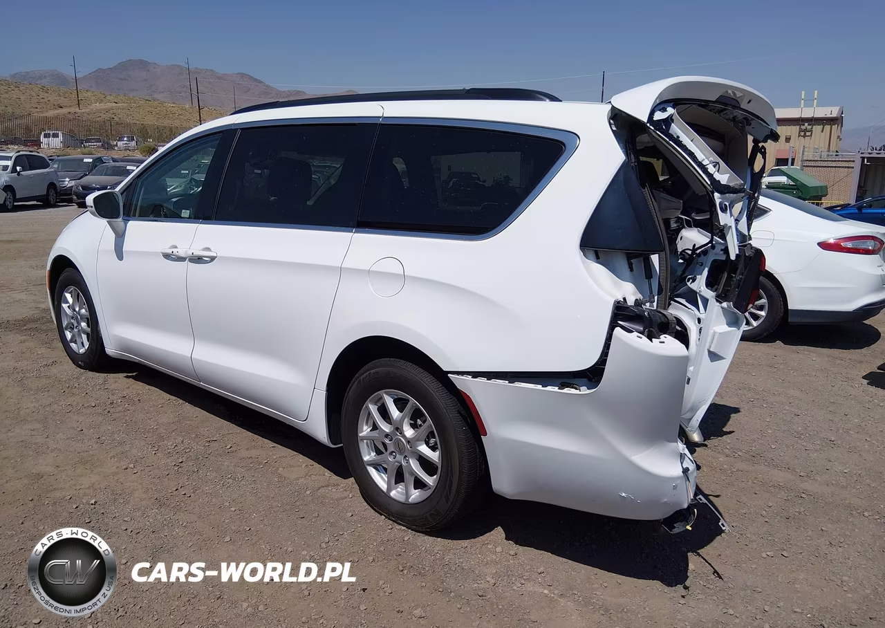2022 Chrysler Pacifica Touring L VIN:2C4RC1BG2NR215441 - 3