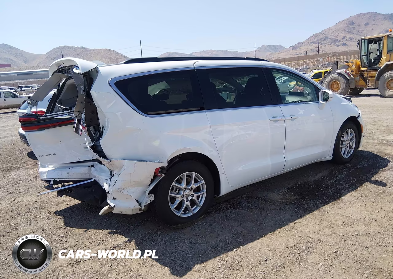 2022 Chrysler Pacifica Touring L VIN:2C4RC1BG2NR215441 - 4