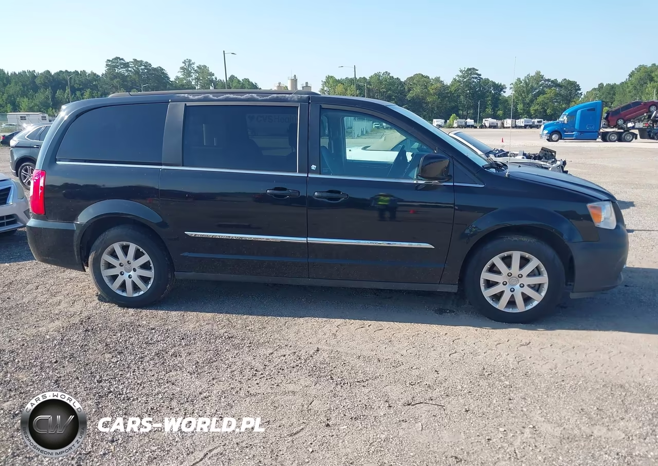 2016 Chrysler Town & Country Touring VIN:2C4RC1BG2GR198403 - 13
