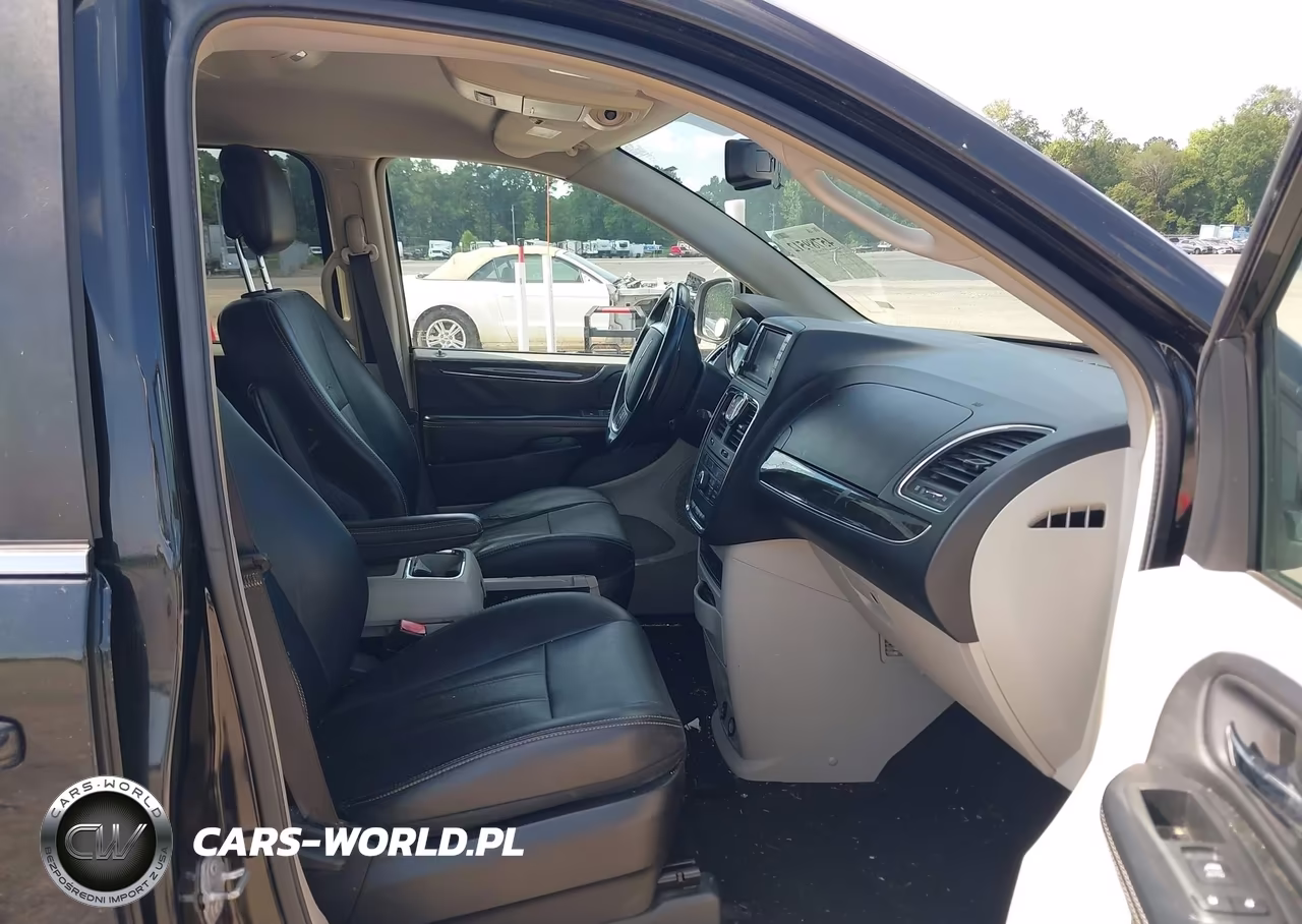 2016 Chrysler Town & Country Touring VIN:2C4RC1BG2GR198403 - 5