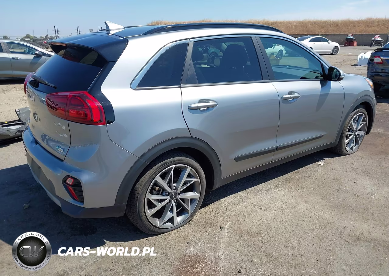 2022 Kia Niro Touring Se VIN:KNDCC3LCXN5546424 - 4