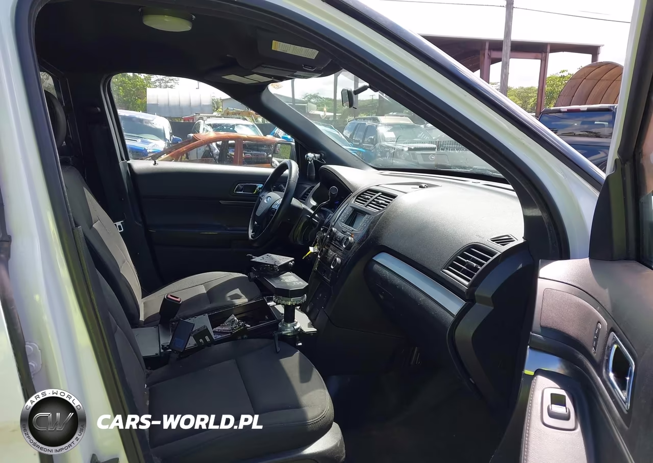 2018 Ford Police Interceptor Utility VIN:1FM5K8AT8JGC75692 - 5