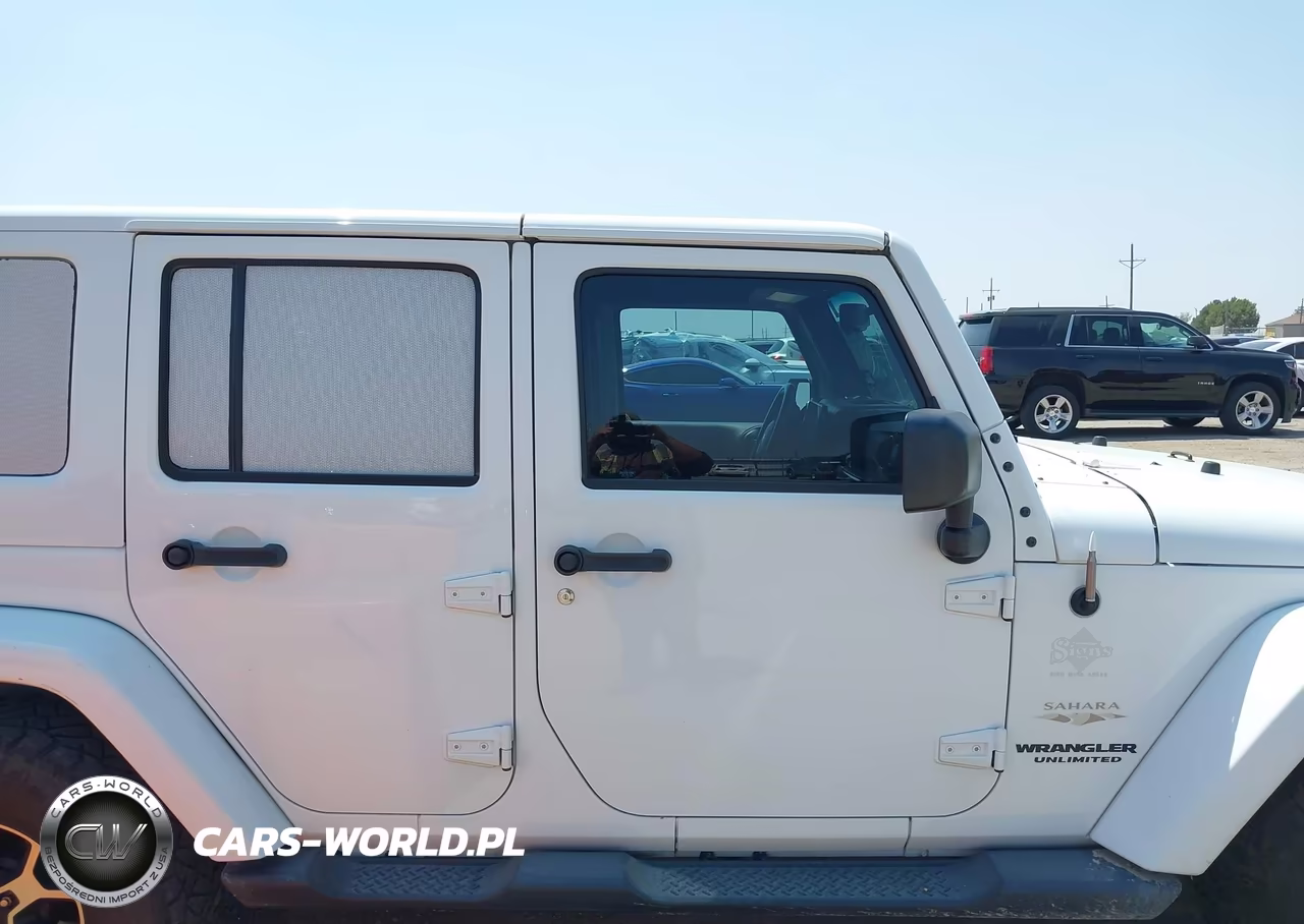 2015 Jeep Wrangler Unlimited Sahara VIN:1C4BJWEG2FL613064 - 14