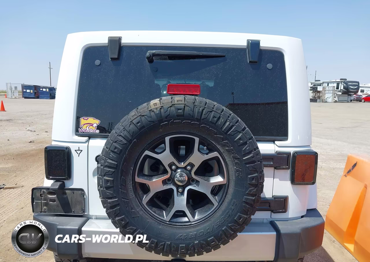2015 Jeep Wrangler Unlimited Sahara VIN:1C4BJWEG2FL613064 - 17