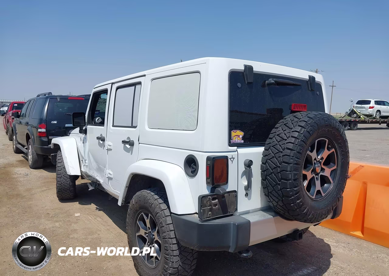 2015 Jeep Wrangler Unlimited Sahara VIN:1C4BJWEG2FL613064 - 3