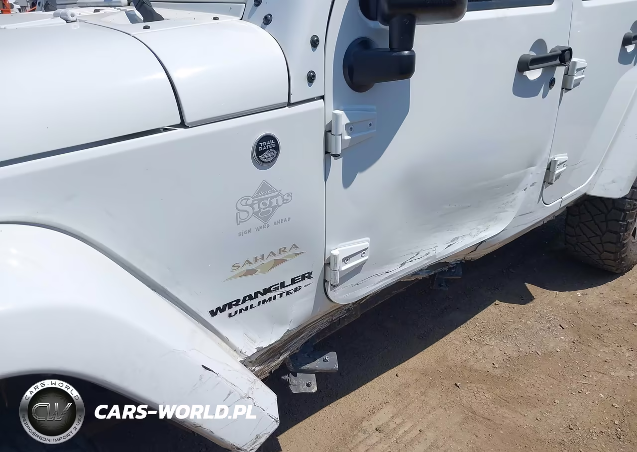 2015 Jeep Wrangler Unlimited Sahara VIN:1C4BJWEG2FL613064 - 6