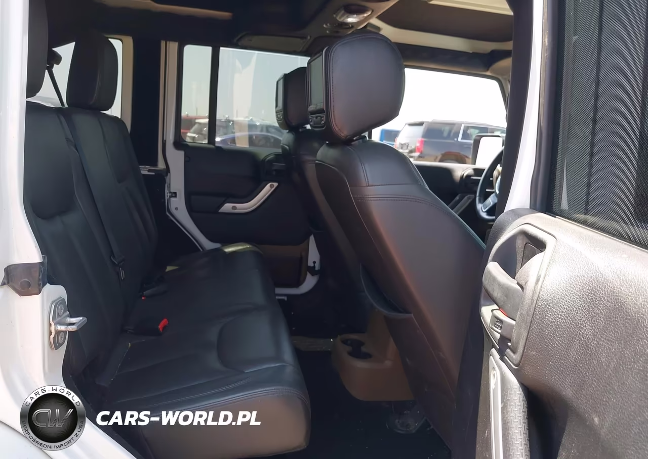 2015 Jeep Wrangler Unlimited Sahara VIN:1C4BJWEG2FL613064 - 8