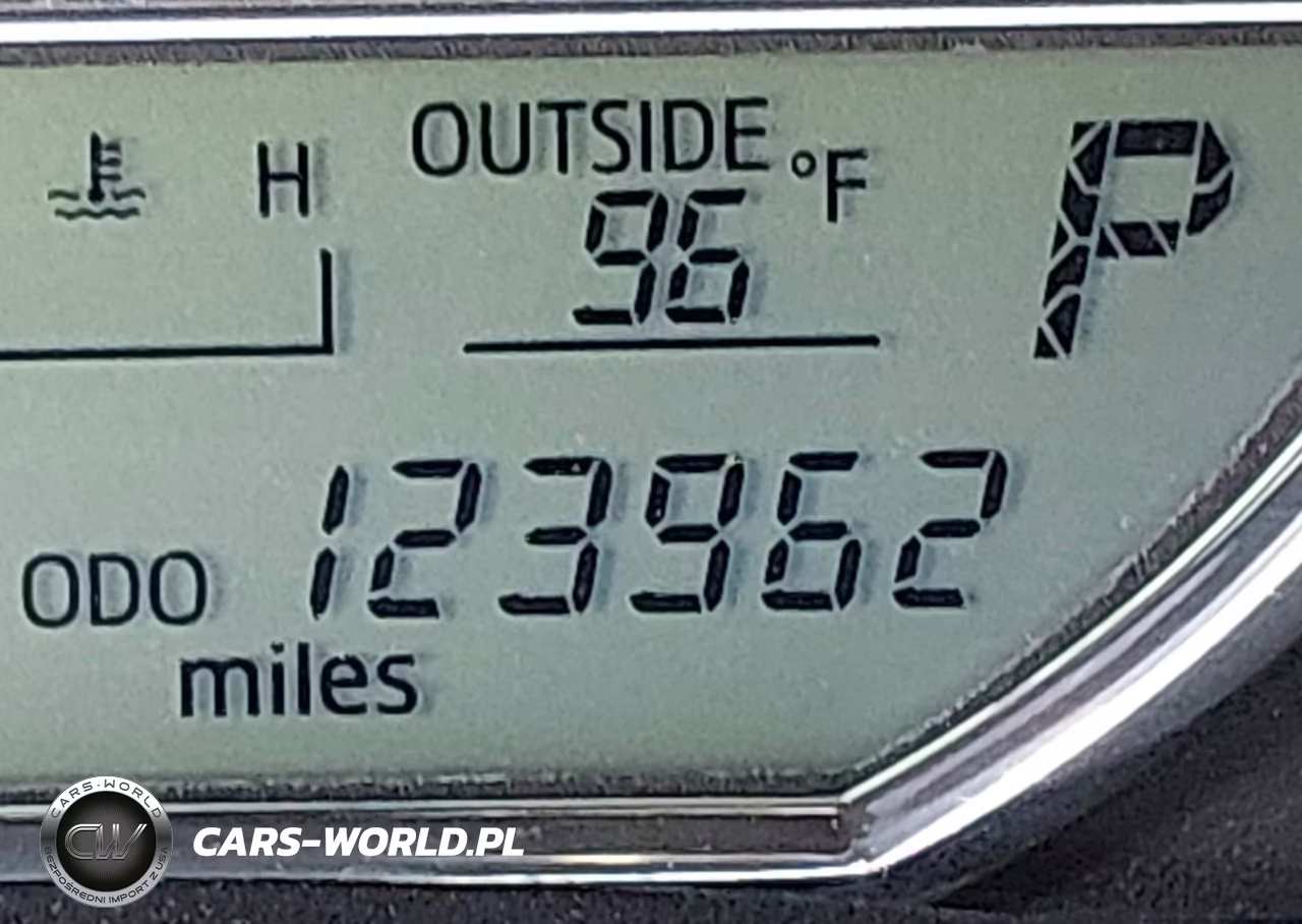2015 Toyota Corolla Le VIN:2T1BURHE2FC397761 - 16