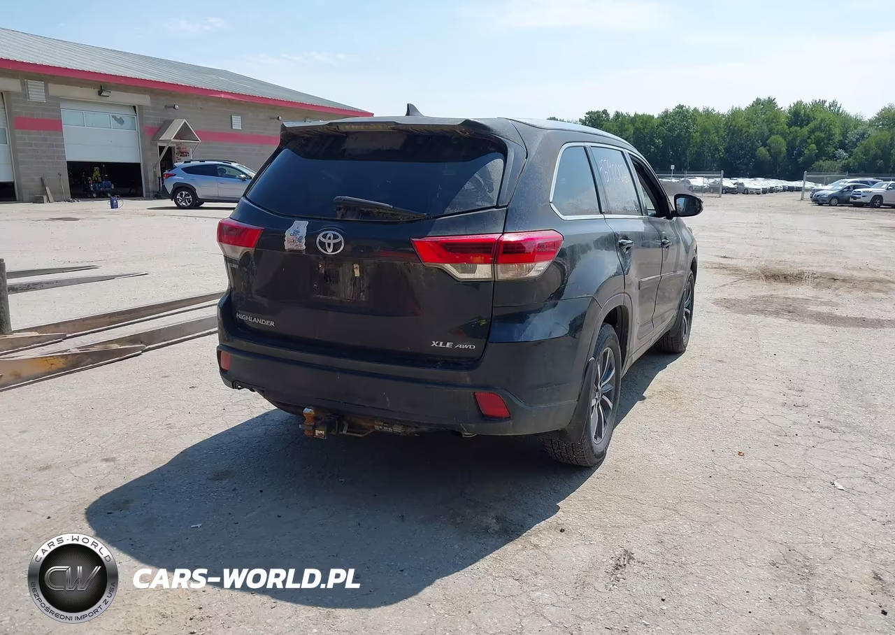 2018 Toyota Highlander Xle VIN:5TDJZRFH3JS836931 - 4