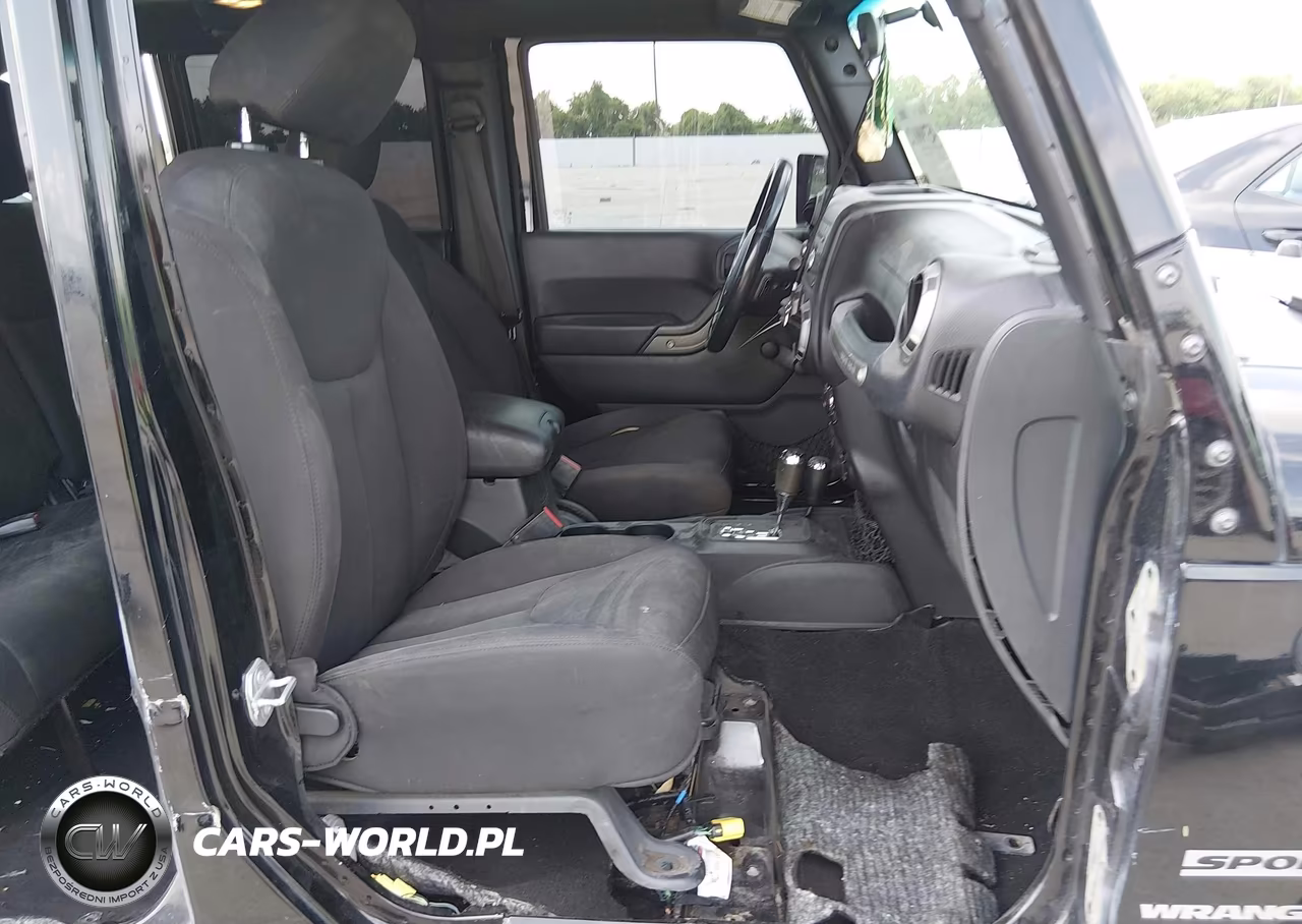 2016 Jeep Wrangler Unlimited Sport VIN:1C4BJWDG1GL118549 - 5