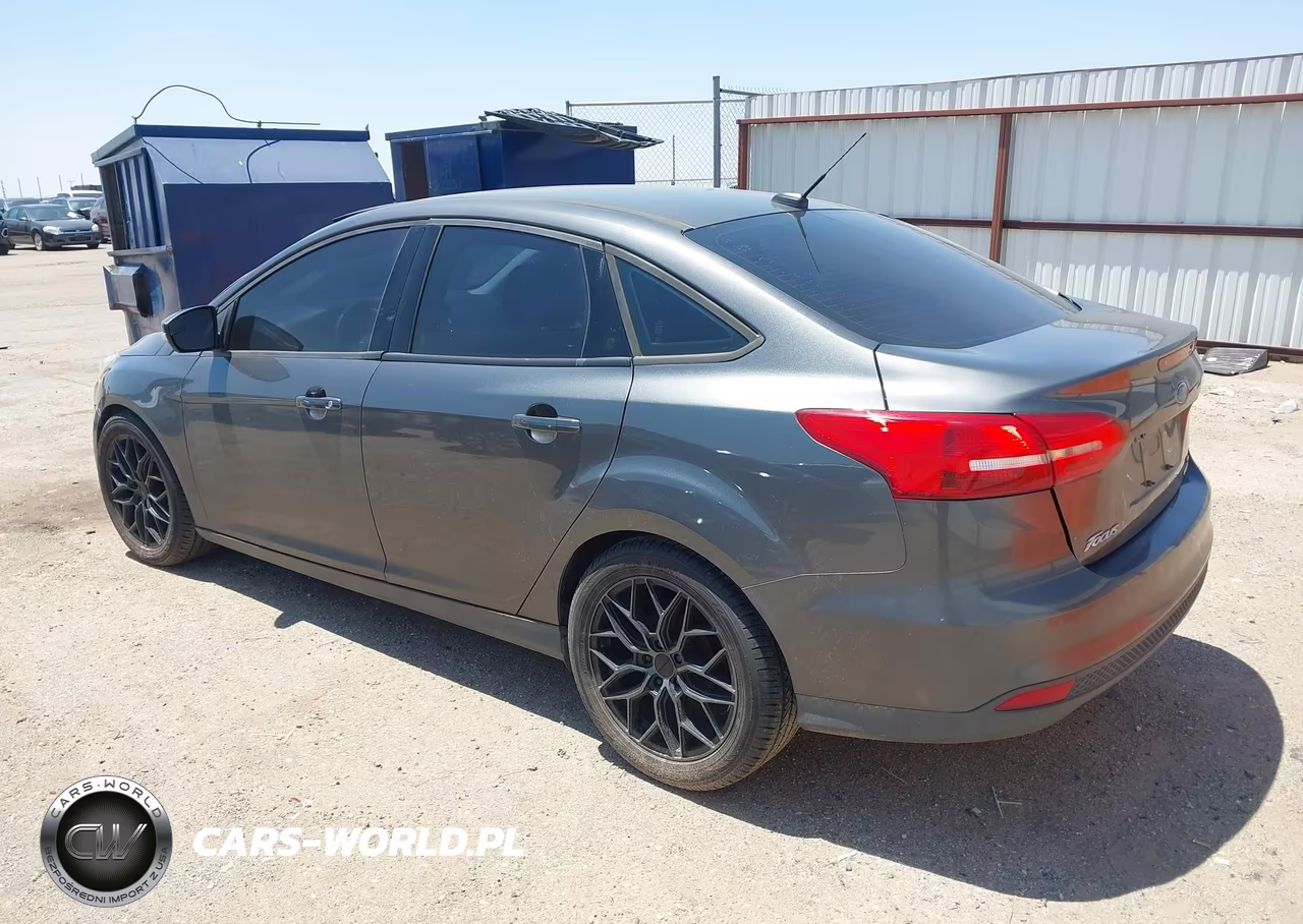 2015 Ford Focus Se VIN:1FADP3F25FL341169 - 3