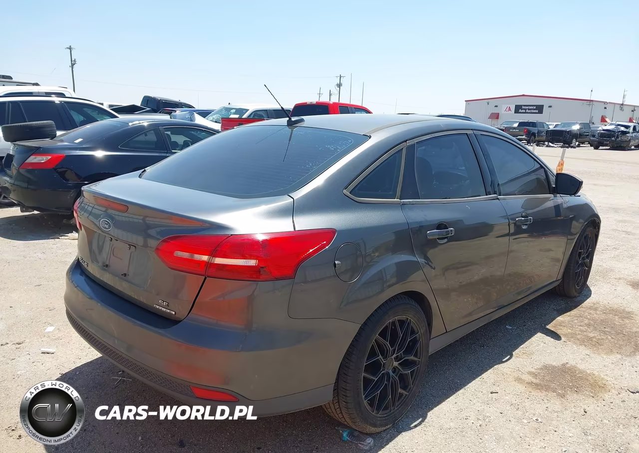 2015 Ford Focus Se VIN:1FADP3F25FL341169 - 4