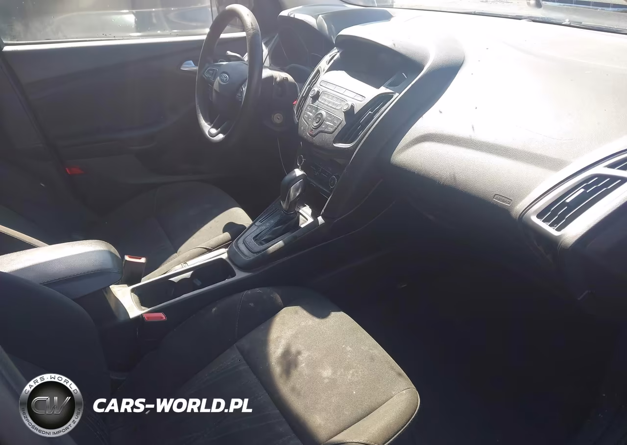 2018 Ford Focus Se VIN:1FADP3K20JL299265 - 5