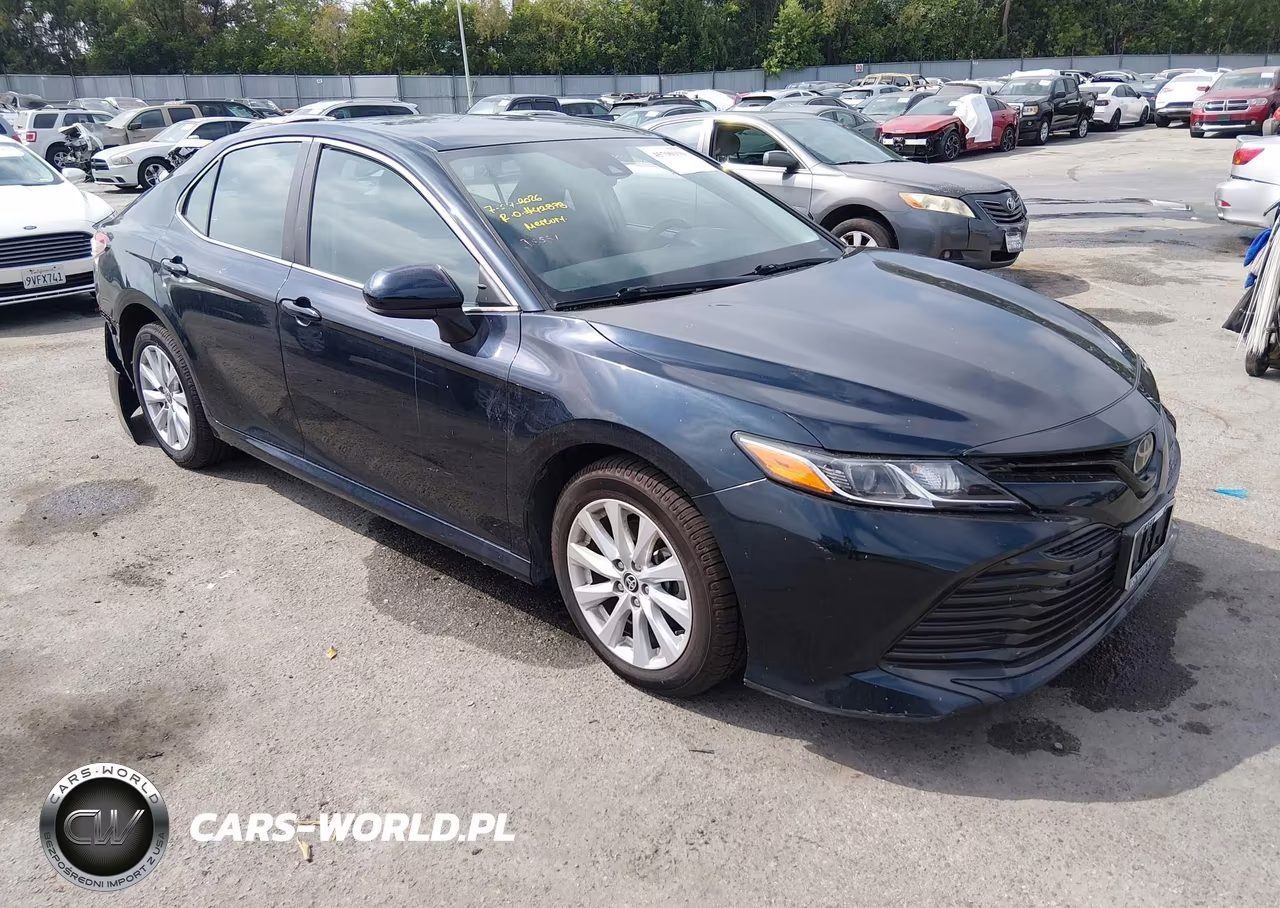 2020 Toyota Camry Le – zdjęcie 1 z 16