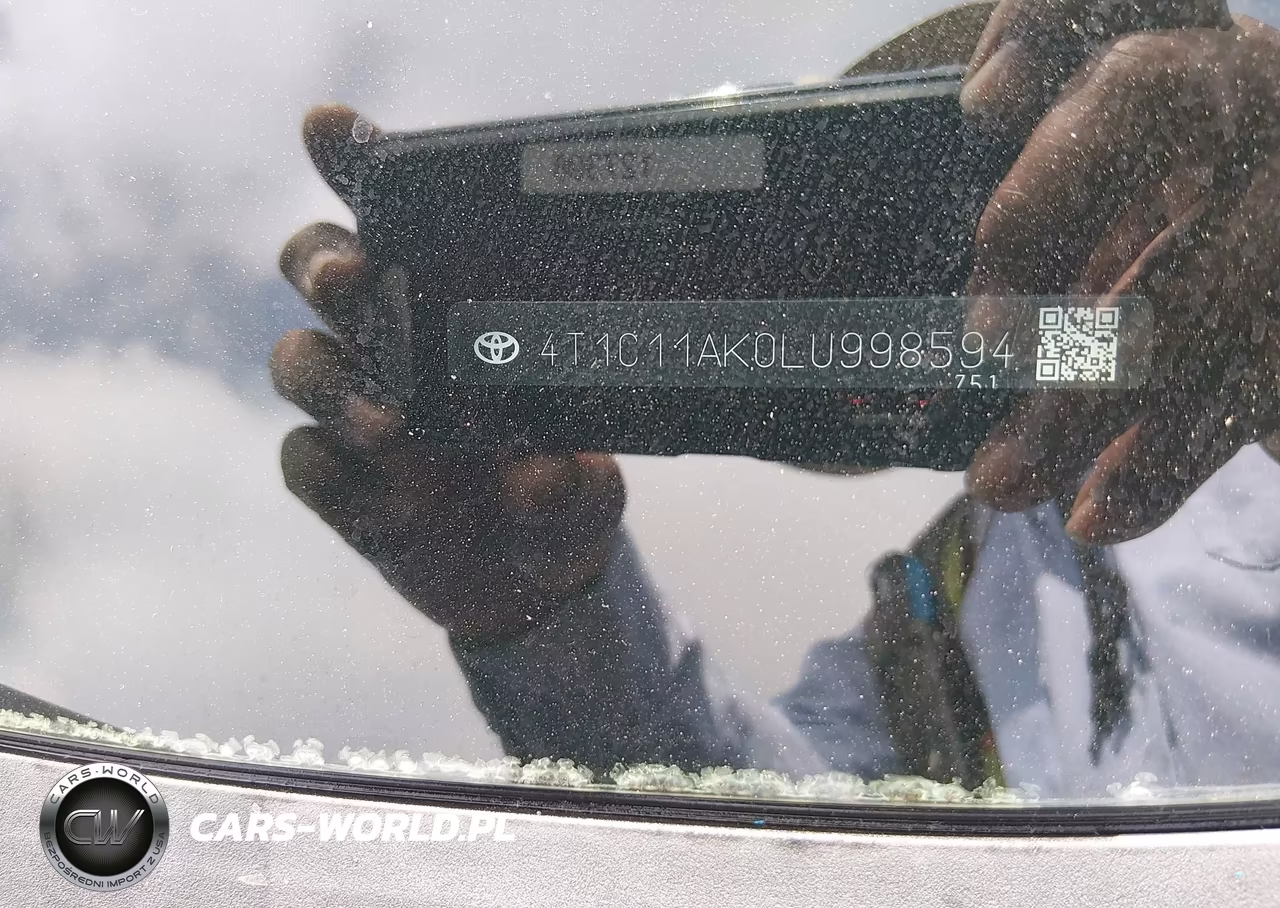 2020 Toyota Camry Le VIN:4T1C11AK0LU998594 - 9