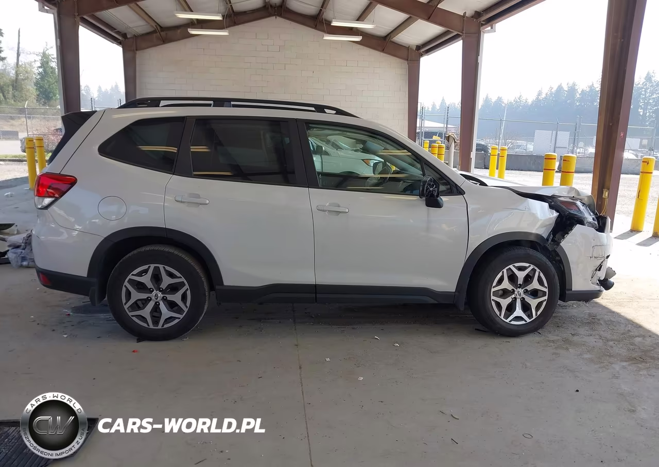 2024 Subaru Forester Premium VIN:JF2SKACC1RH461674 - 13