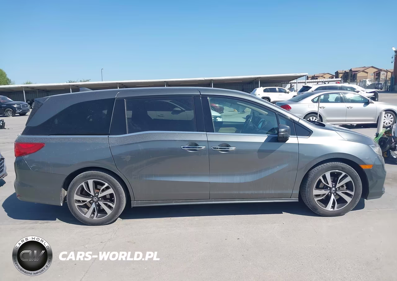 2018 Honda Odyssey Elite VIN:5FNRL6H91JB056522 - 13