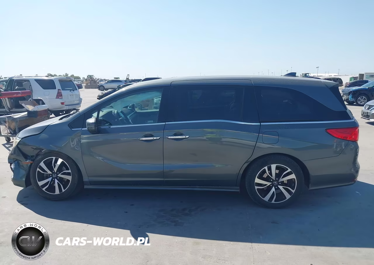 2018 Honda Odyssey Elite VIN:5FNRL6H91JB056522 - 14