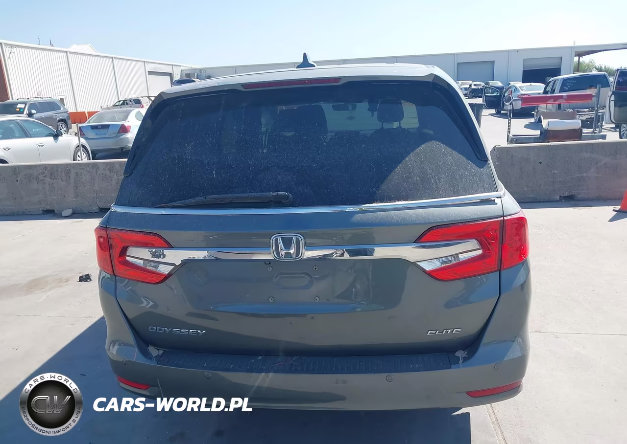 2018 Honda Odyssey Elite VIN:5FNRL6H91JB056522 - 16