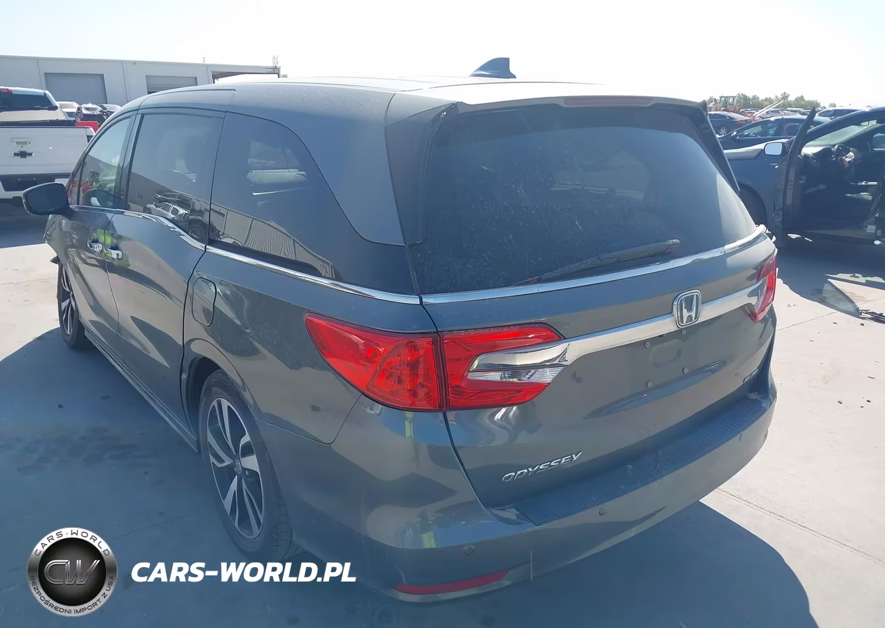 2018 Honda Odyssey Elite VIN:5FNRL6H91JB056522 - 3