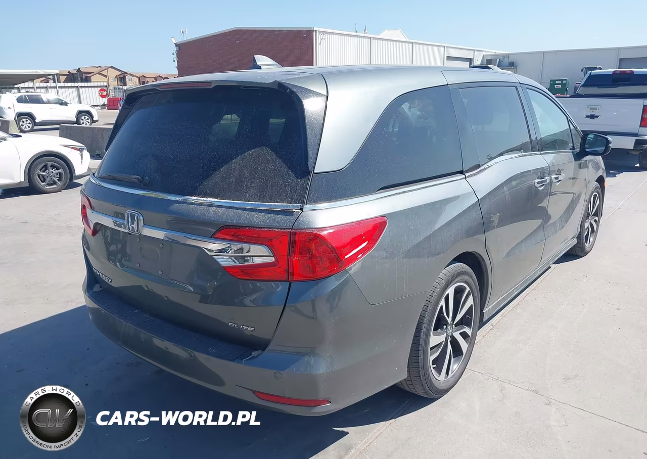 2018 Honda Odyssey Elite VIN:5FNRL6H91JB056522 - 4