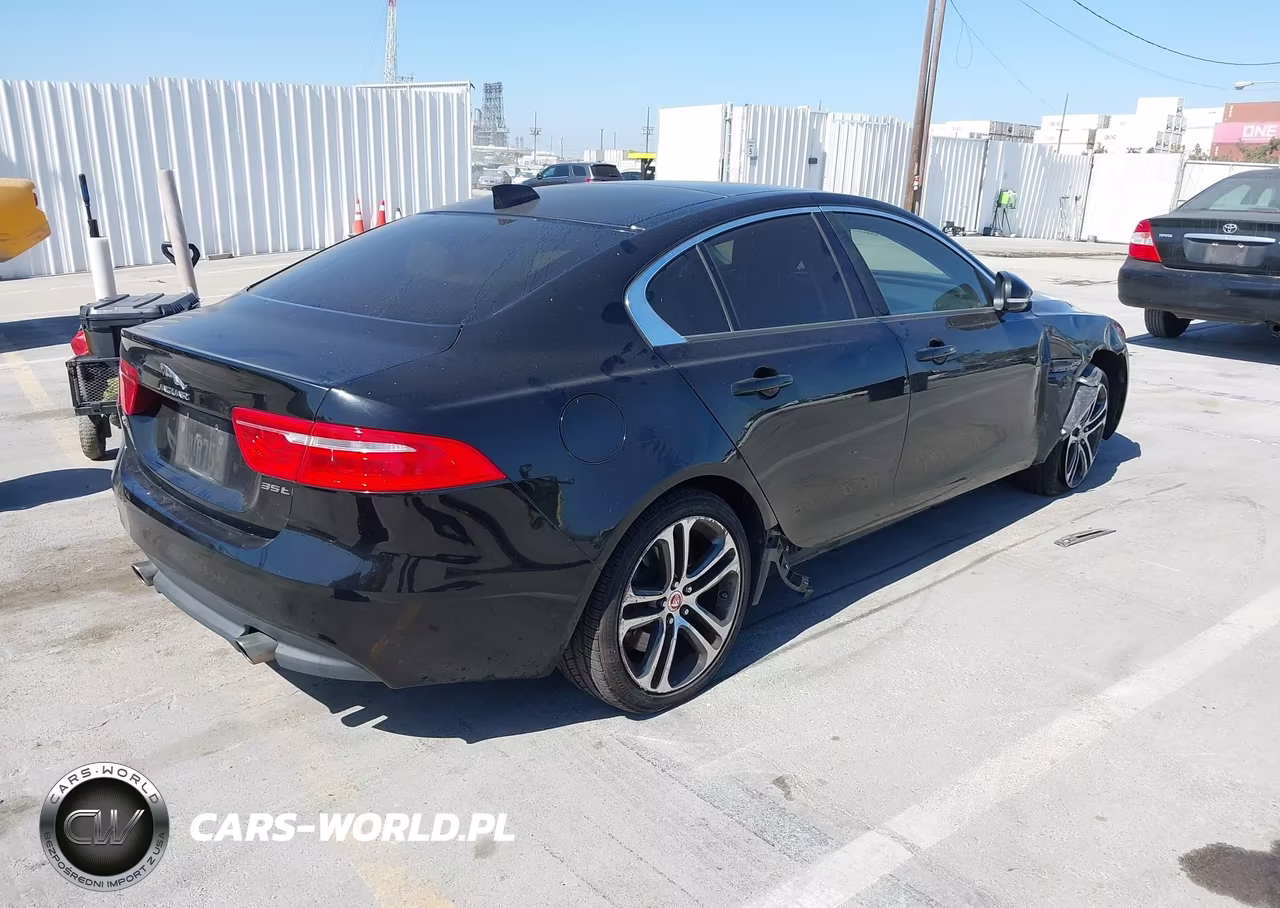 2017 Jaguar Xe 35T Premium VIN:SAJAD4BV1HCP11467 - 4