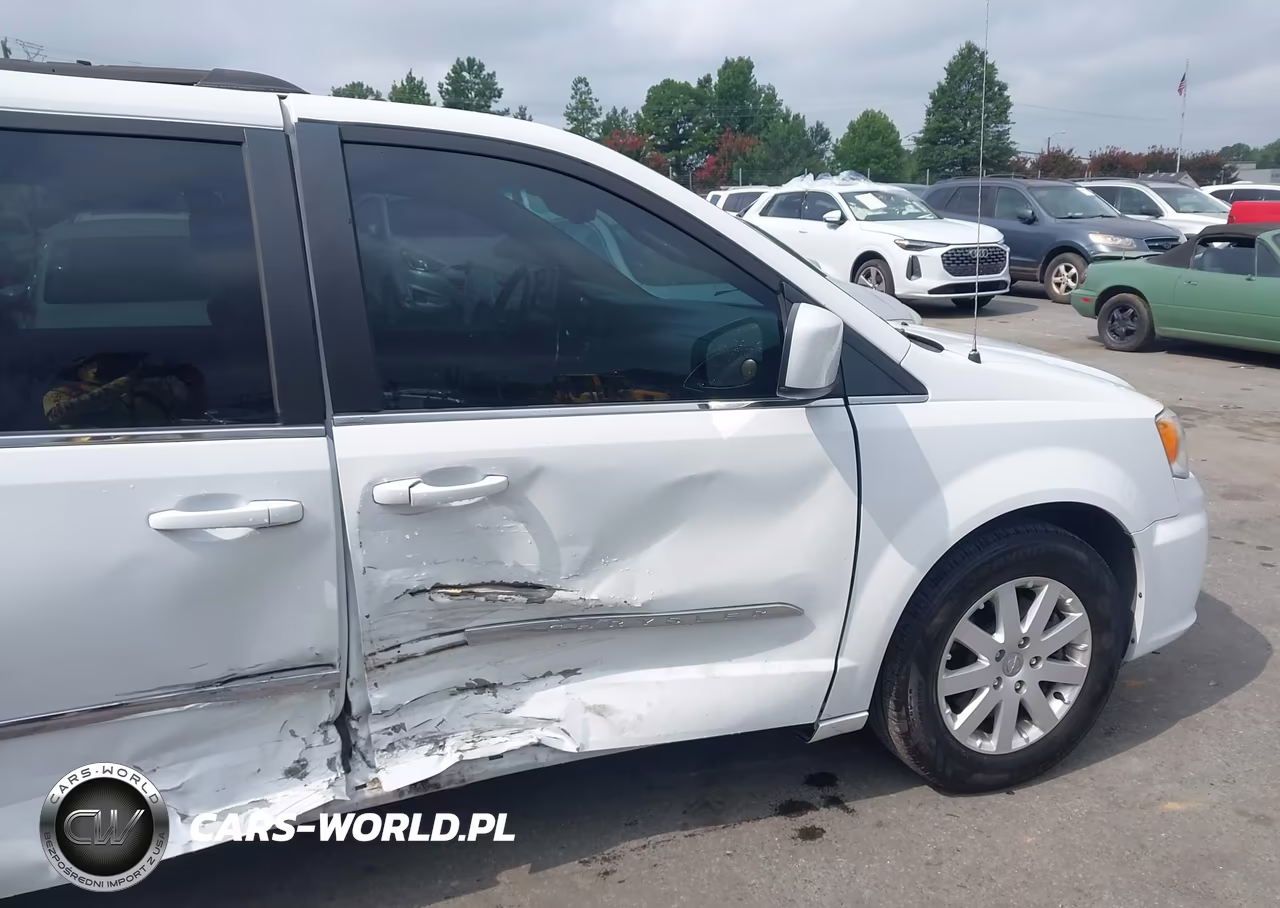 2016 Chrysler Town & Country Touring VIN:2C4RC1BG9GR296716 - 17