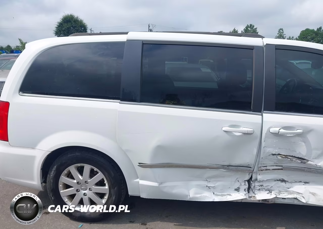 2016 Chrysler Town & Country Touring VIN:2C4RC1BG9GR296716 - 6