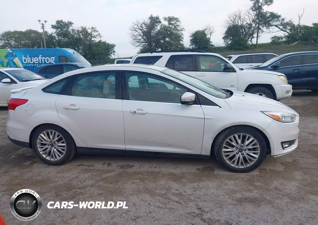 2018 Ford Focus Titanium VIN:1FADP3J24JL314934 - 14