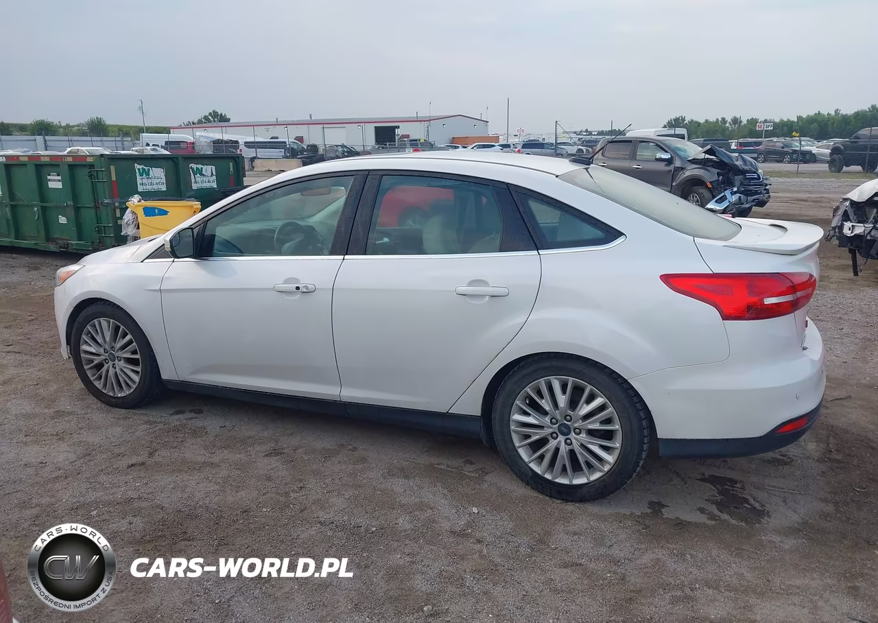 2018 Ford Focus Titanium VIN:1FADP3J24JL314934 - 15