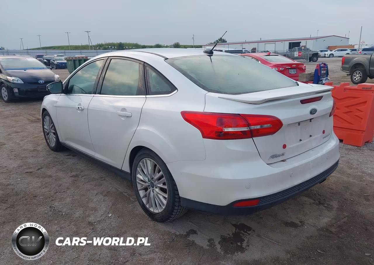 2018 Ford Focus Titanium VIN:1FADP3J24JL314934 - 3