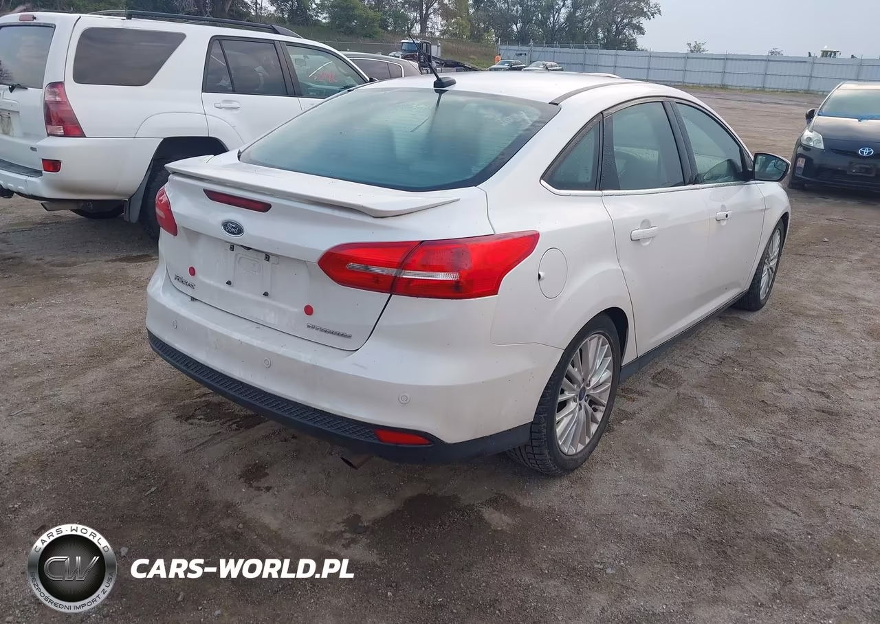 2018 Ford Focus Titanium VIN:1FADP3J24JL314934 - 4