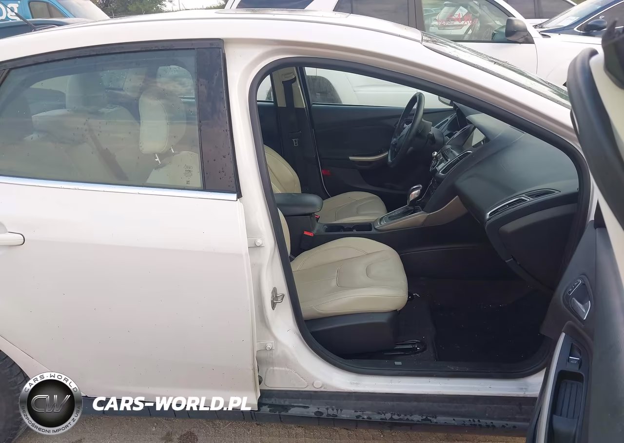 2018 Ford Focus Titanium VIN:1FADP3J24JL314934 - 5