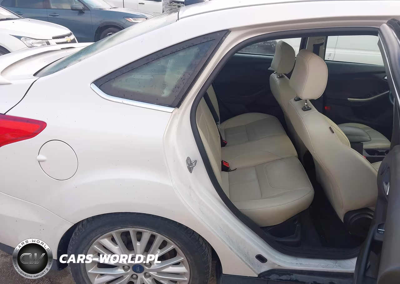 2018 Ford Focus Titanium VIN:1FADP3J24JL314934 - 8