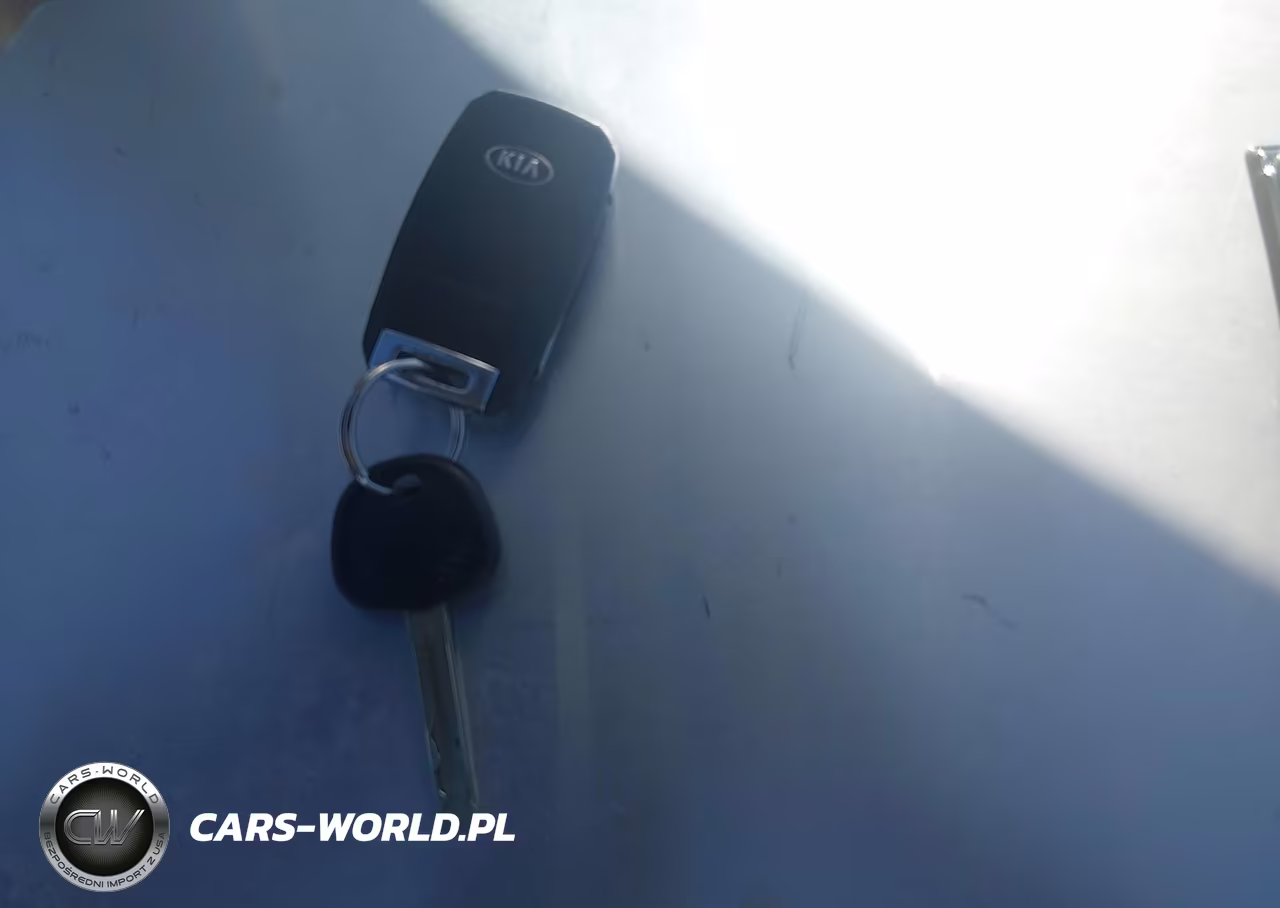 2016 Kia Soul + VIN:KNDJP3A53G7363616 - 11