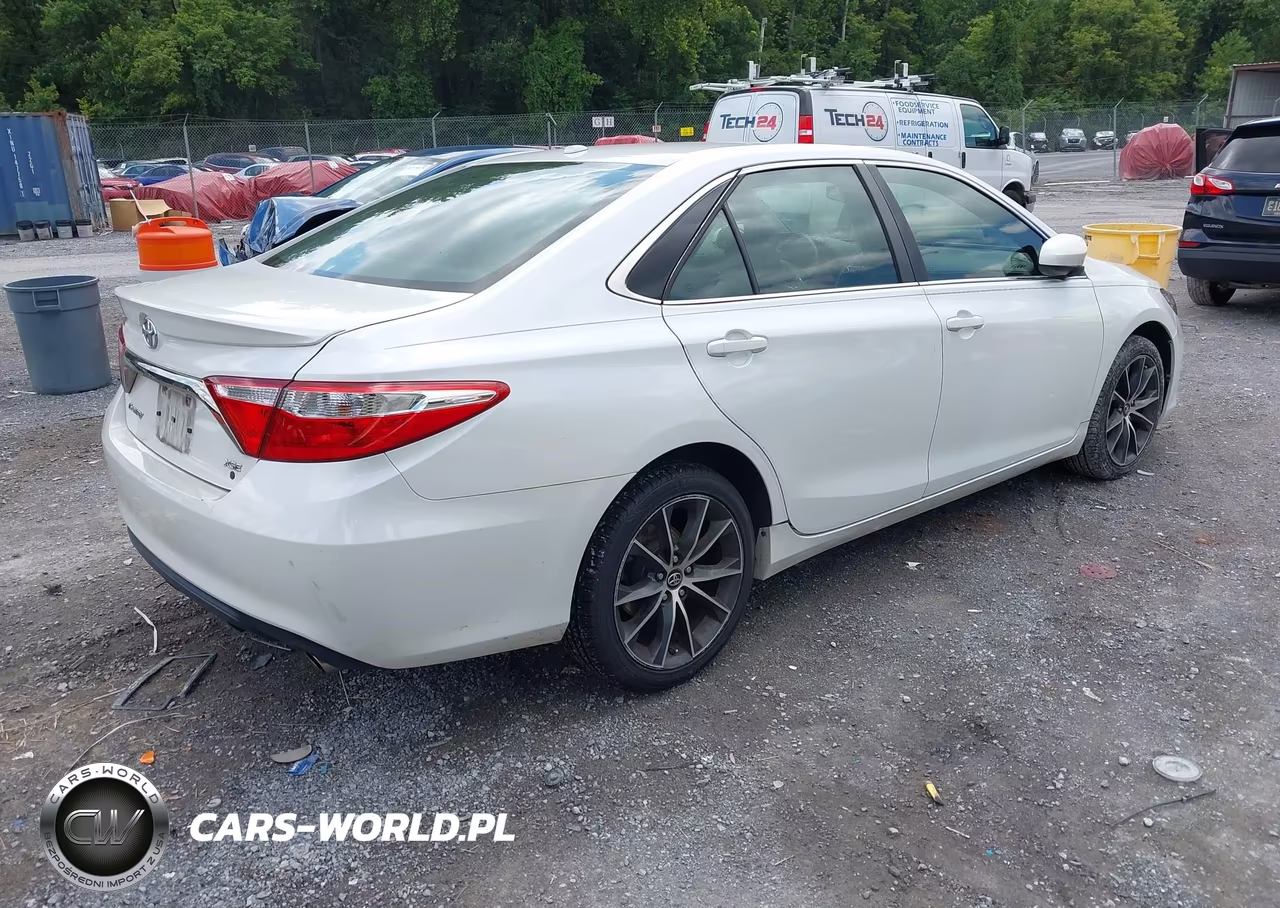 2017 Toyota Camry Xse VIN:4T1BF1FK8HU335870 - 4