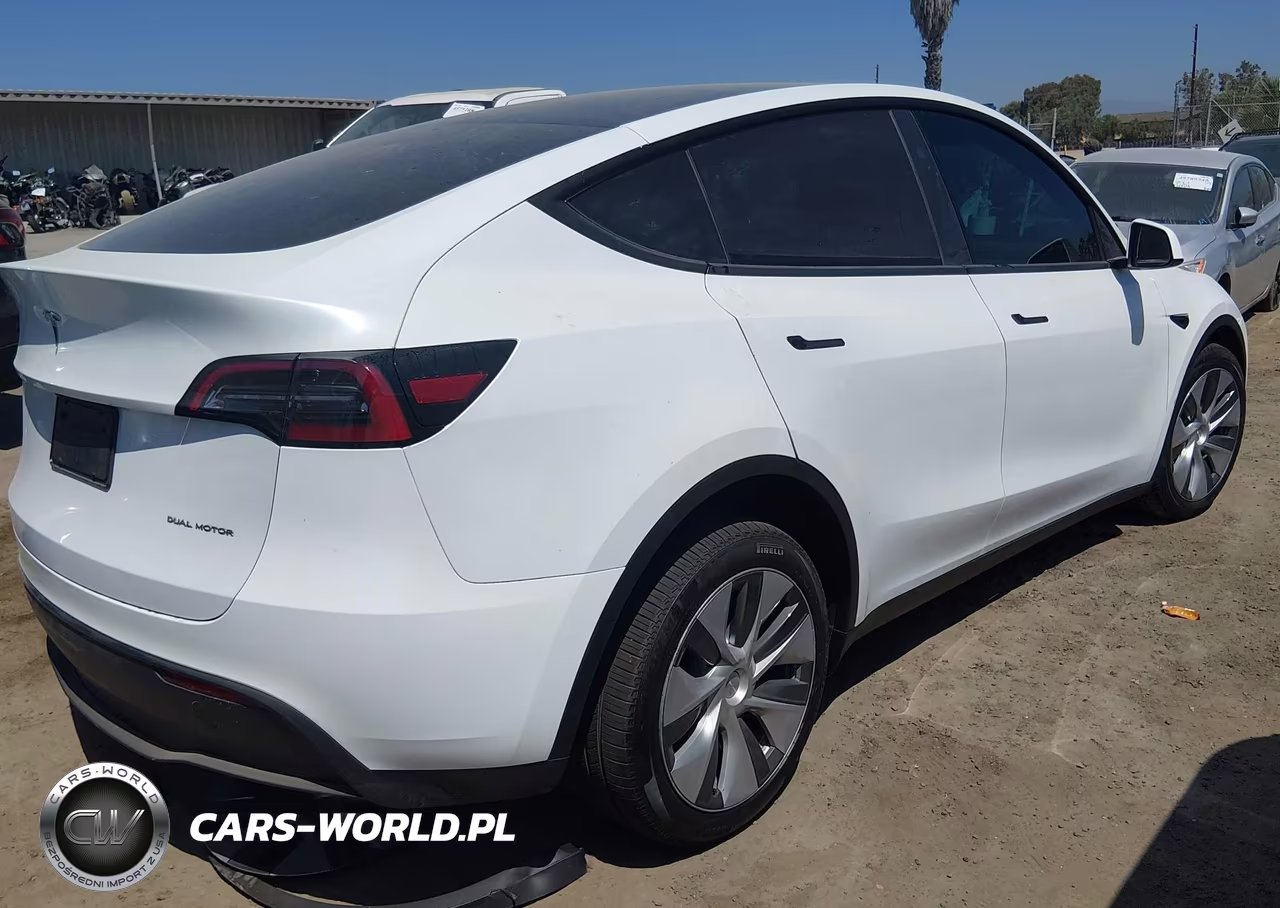 2024 Tesla Model Y Long Range Dual Motor All-Wheel Drive VIN:7SAYGDEE4RA231301 - 4
