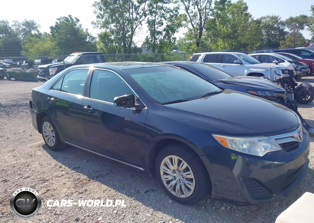 2012 Toyota Camry Le – zdjęcie 1 z 12