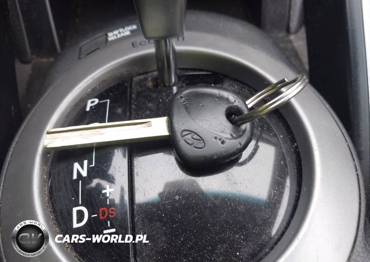 2014 Hyundai Veloster Base W-Black VIN:KMHTC6AD8EU183510 - 11