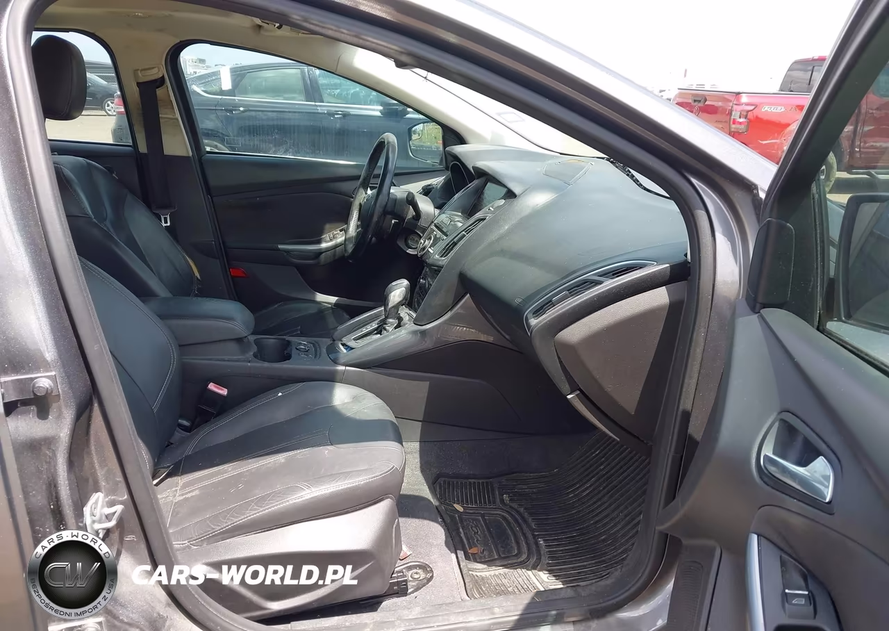 2012 Ford Focus Titanium VIN:1FAHP3J24CL104869 - 5