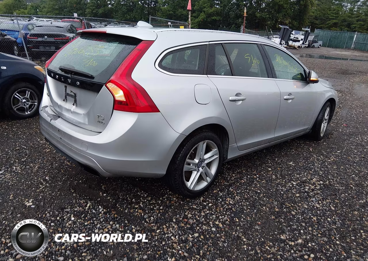 2015 Volvo V60 T5 Premier VIN:YV1612SB8F1186658 - 4