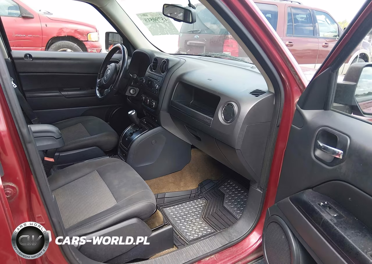 2016 Jeep Patriot Latitude VIN:1C4NJPFA9GD674906 - 5