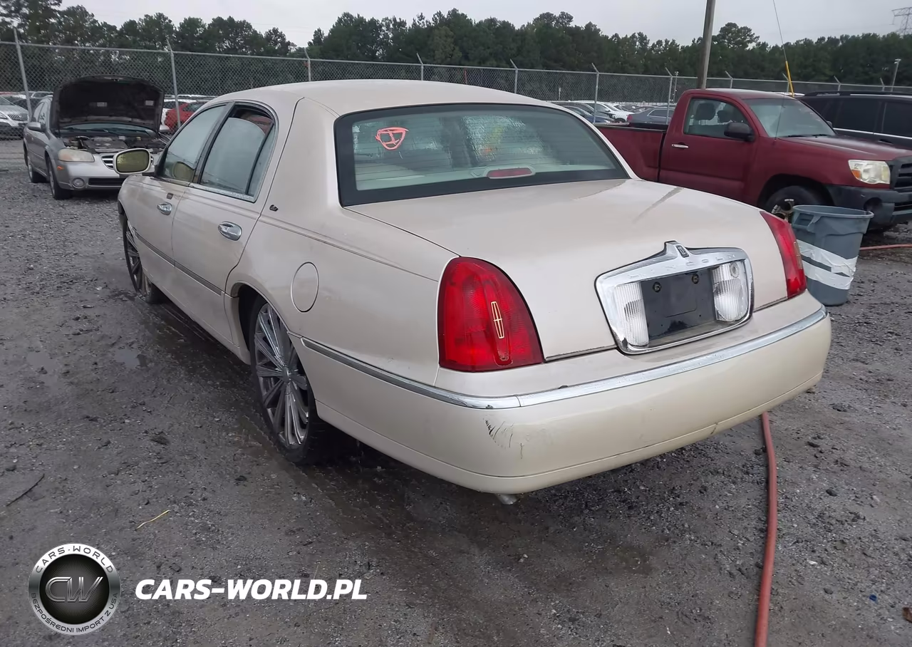 2000 Lincoln Town Car Cartier VIN:1LNHM83W9YY891453 - 3