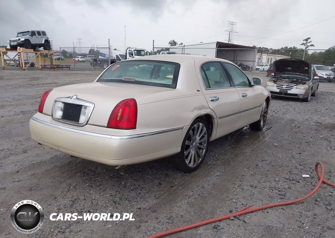 2000 Lincoln Town Car Cartier VIN:1LNHM83W9YY891453 - 4