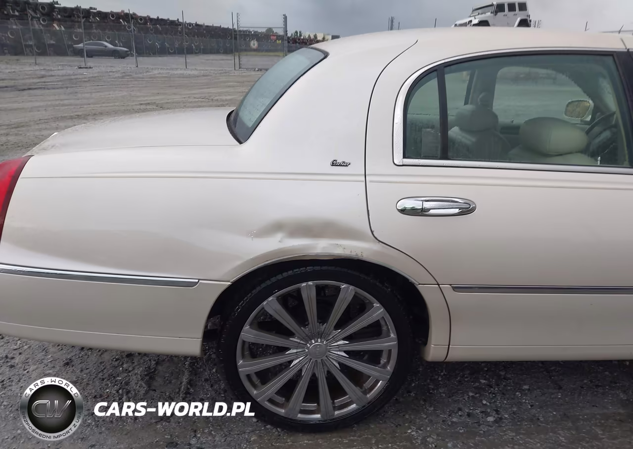 2000 Lincoln Town Car Cartier VIN:1LNHM83W9YY891453 - 6