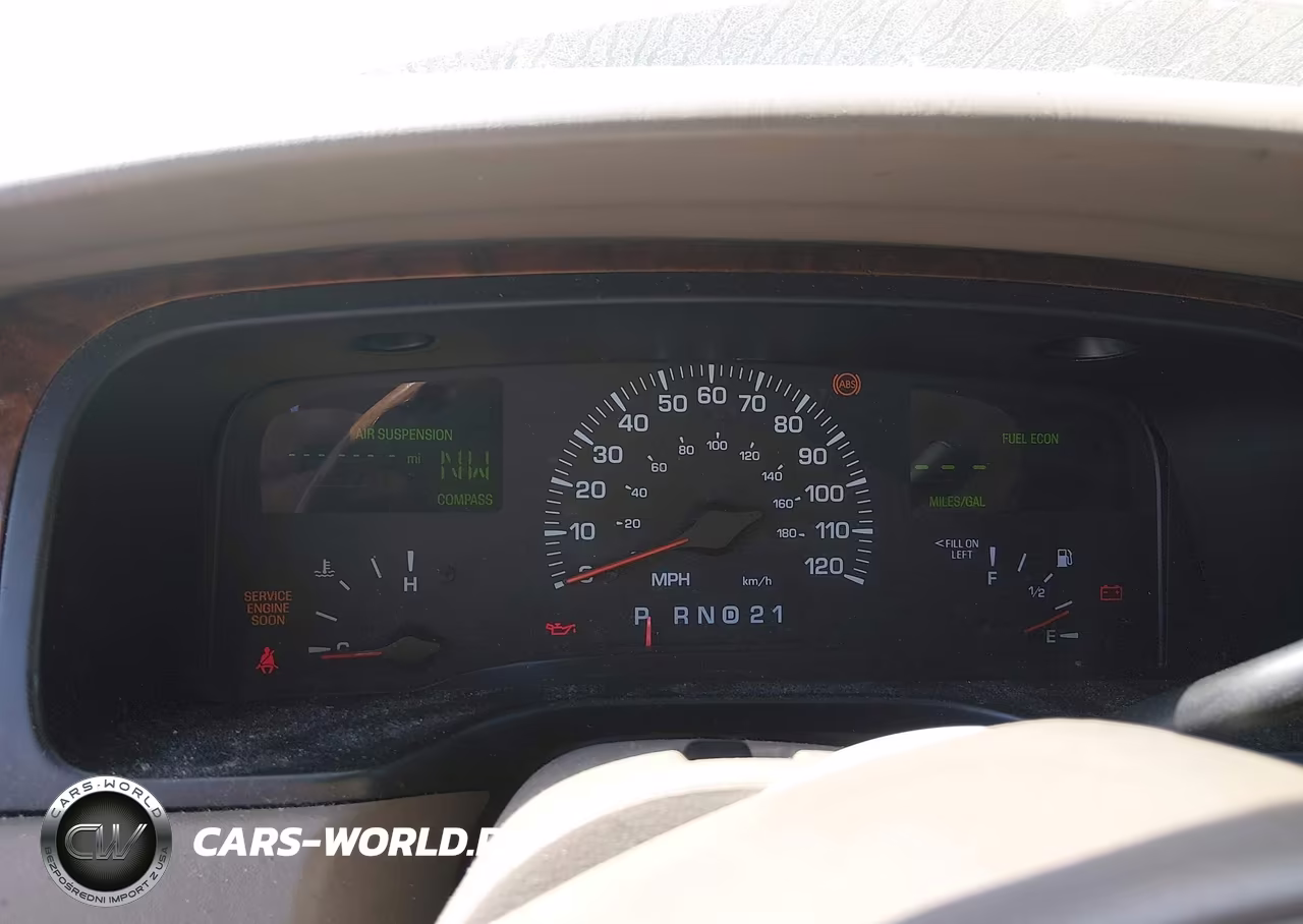 2000 Lincoln Town Car Cartier VIN:1LNHM83W9YY891453 - 7