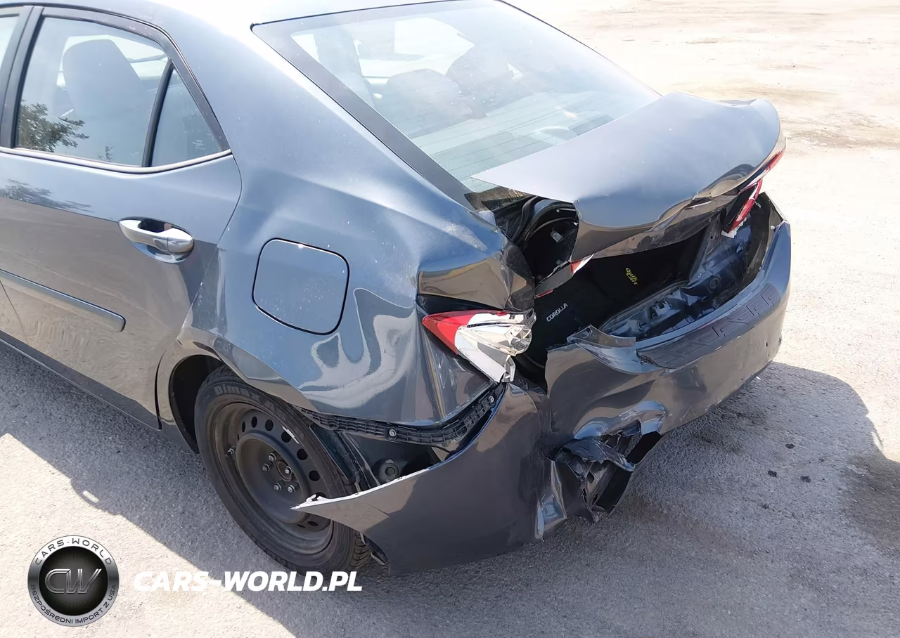 2015 Toyota Corolla Le VIN:5YFBURHE4FP229295 - 18