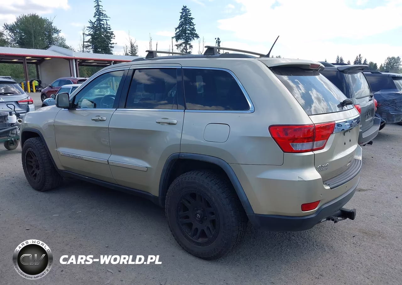 2011 Jeep Grand Cherokee Laredo VIN:1J4RR4GG6BC558213 - 3
