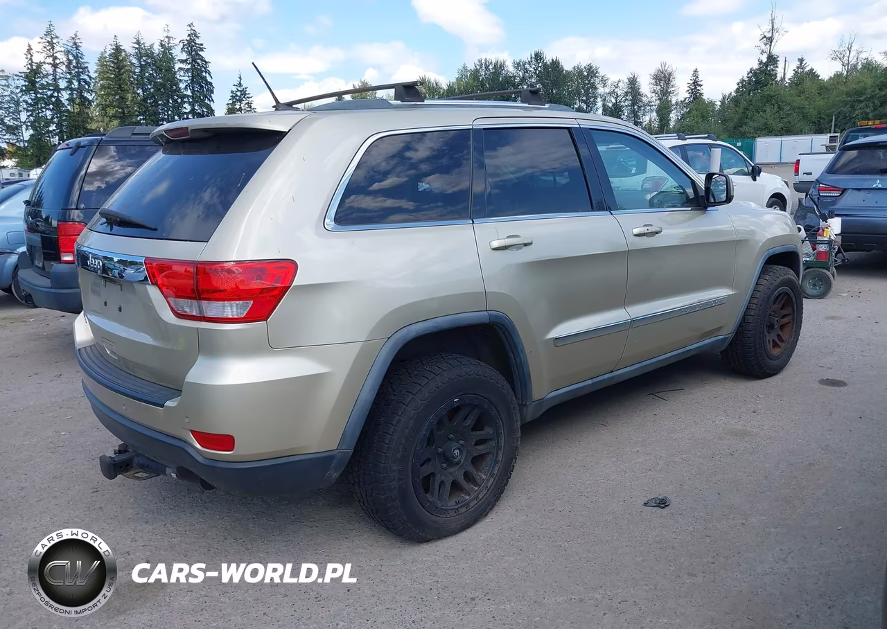 2011 Jeep Grand Cherokee Laredo VIN:1J4RR4GG6BC558213 - 4